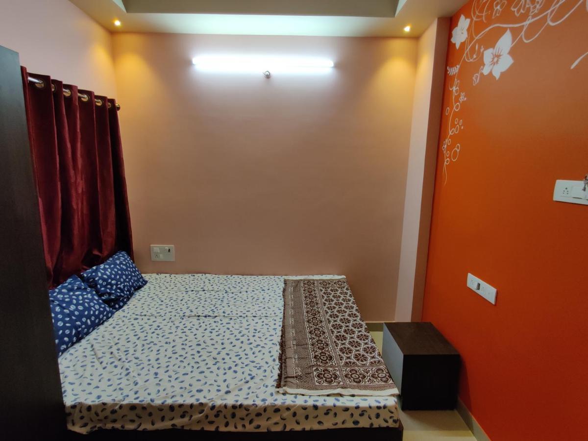 Bandekar Home Stay Mālvan Exteriör bild