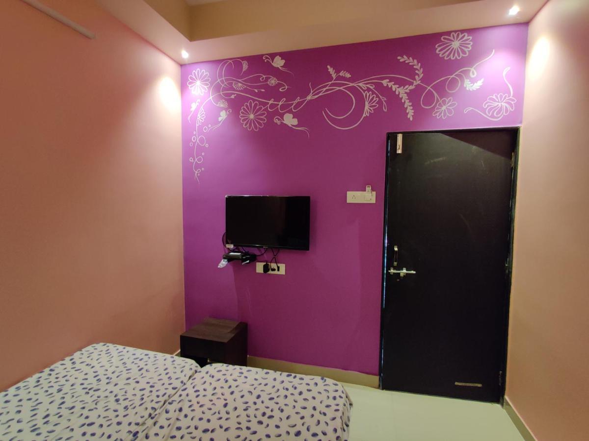 Bandekar Home Stay Mālvan Exteriör bild