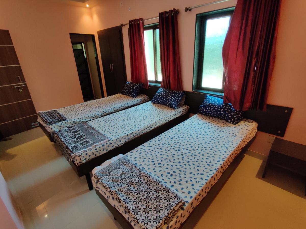 Bandekar Home Stay Mālvan Exteriör bild